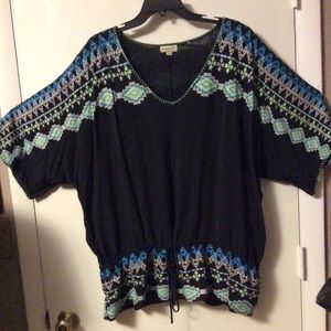 ONE WORLD Ladies size 1X Black top w Aztec design